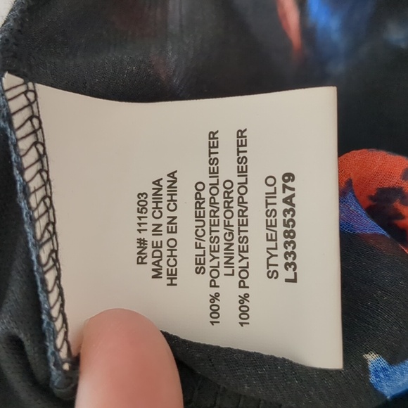 Large Lily White Floral Top Strappy Shirt Black Blue Flowers - Picture 15 of 16